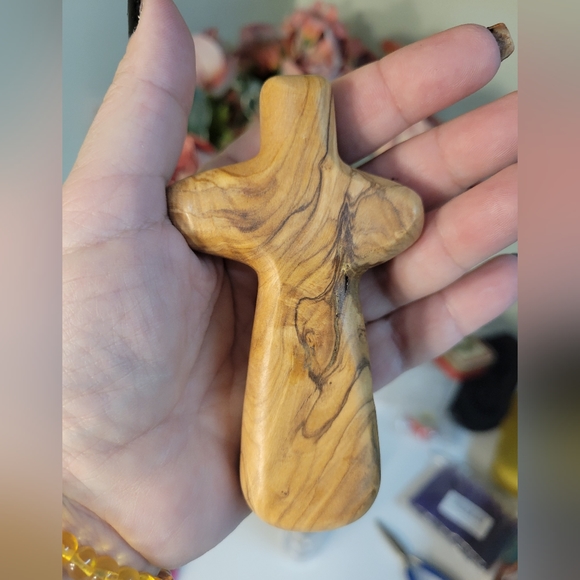 1 LARGE 4" Genuine olive wood. handmade/ JERUSALEM palm worry cross - Picture 2 of 13
